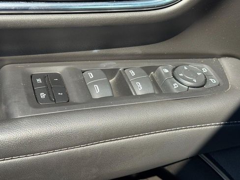 Used 2023 Chevrolet Tahoe Z71 w/ Luxury Package AWD/4WD image 25