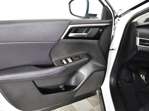 Used 2024 Mitsubishi Outlander SE AWD/4WD image 36