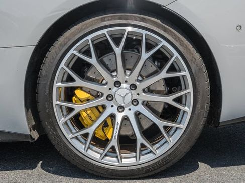 Used 2022 Mercedes-Benz SL 55 AMG 4MATIC w/ Driver Assistance Package image 21
