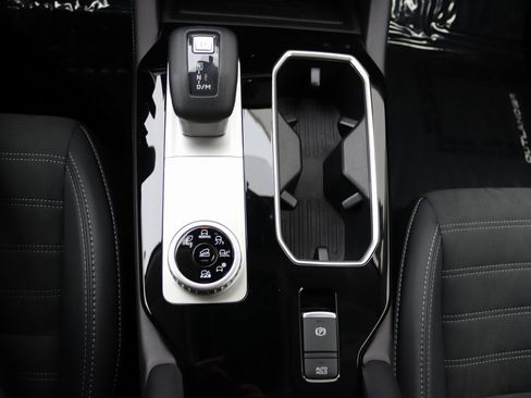 Used 2025 Mitsubishi Outlander SE image 23