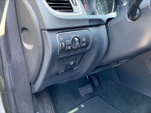 Used 2016 Volvo V60 T5 Premier w/ Convenience Package image 32