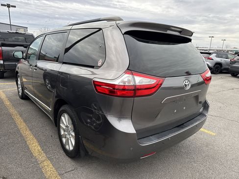 Certified 2017 Toyota Sienna XLE image 4
