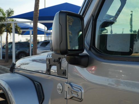 Used 2019 Jeep Wrangler Unlimited Sahara w/ Safety Group image 11