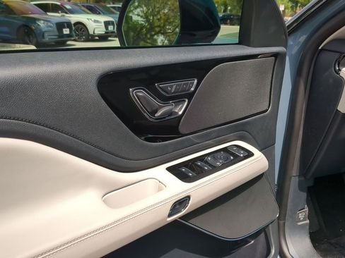 New 2026 Lincoln Aviator 2WD image 12