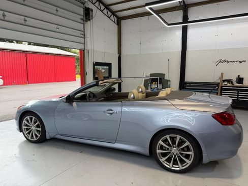 Used 2009 INFINITI G37 Convertible w/ Premium Pkg RWD image 2