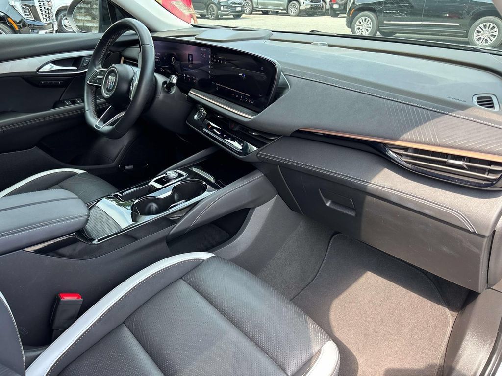 Used 2025 Buick Envision Sport Touring AWD/4WD image 18
