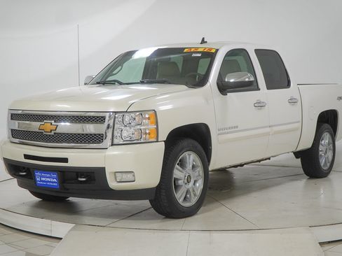 Used 2012 Chevrolet Silverado 1500 LTZ w/ LTZ White Diamond Edition AWD/4WD image 3