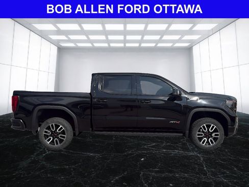 Used 2024 GMC Sierra 1500 AT4 w/ Technology Package AWD/4WD image 11