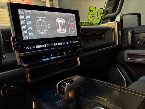 Used 2025 GMC Hummer EV 3X image 29