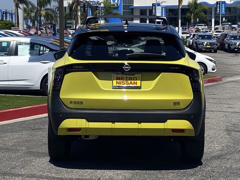 New 2025 Nissan Kicks SR image 3