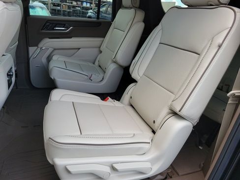 Used 2026 GMC Yukon XL Denali w/ Sun & Power Step Package RWD image 16