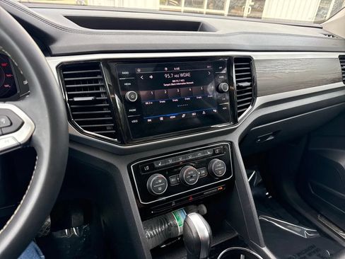 Used 2023 Volkswagen Atlas SE w/ Panoramic Sunroof Package FWD image 21