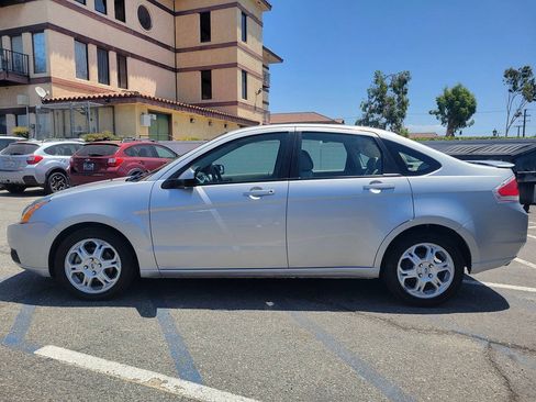 Used 2009 Ford Focus SES FWD image 2