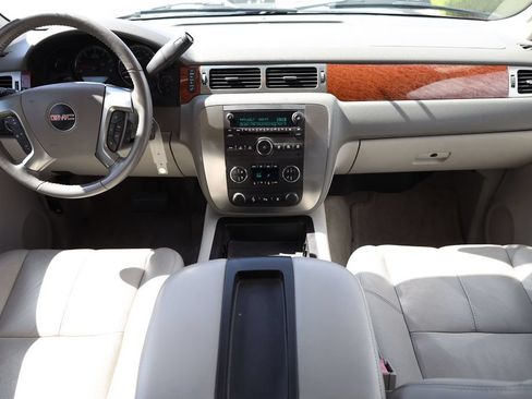 Used 2007 GMC Yukon SLT w/ SLT Preferred Equipment Group AWD/4WD image 19