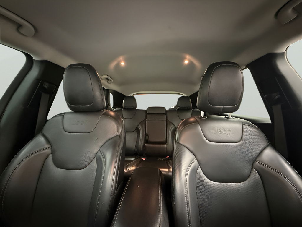 Used 2019 Jeep Cherokee Limited FWD image 15