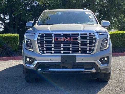 Used 2025 GMC Yukon XL Denali AWD/4WD image 9