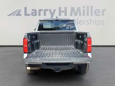 Used 2024 Toyota Tacoma TRD Off-Road image 29