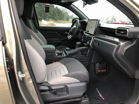 Used 2025 Toyota Tacoma TRD Sport image 18