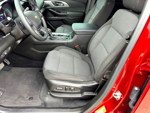 Used 2023 Chevrolet Traverse LT image 12