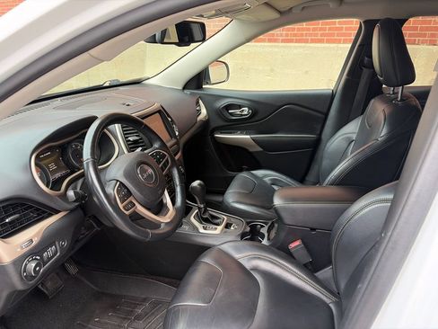 Used 2018 Jeep Cherokee Limited AWD/4WD image 6