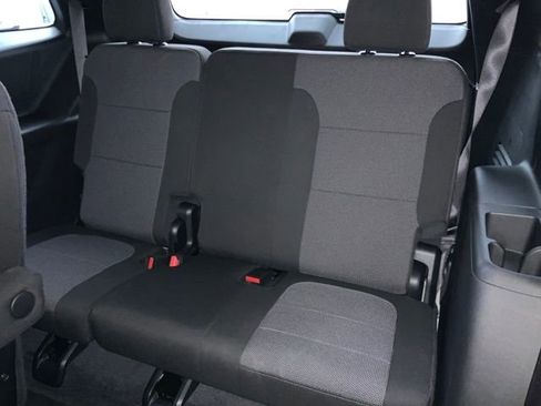 Used 2023 Chevrolet Traverse LT image 21