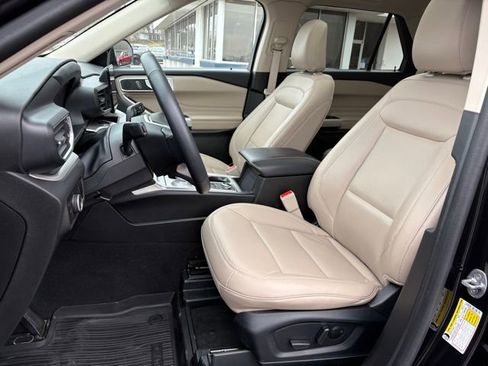 Used 2023 Ford Explorer XLT w/ Equipment Group 202A image 23