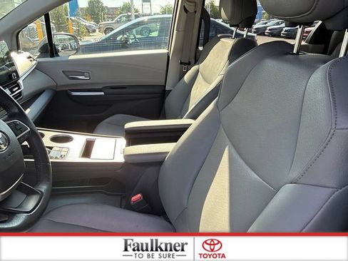 Used 2024 Toyota Sienna XLE AWD/4WD image 26
