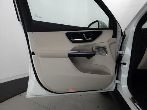 Certified 2026 Mercedes-Benz GLC 300 4MATIC image 5