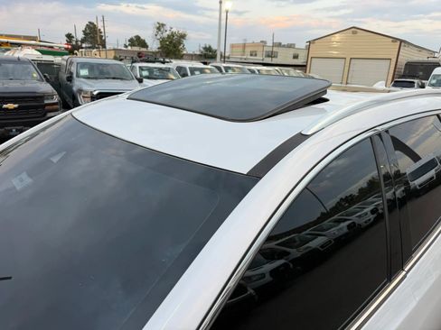 Used 2019 Buick Enclave Avenir w/ Avenir Technology Package AWD/4WD image 17