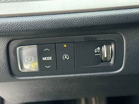 Used 2025 Chevrolet Traverse LT image 9