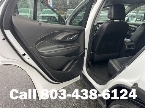 Used 2024 GMC Terrain SLT FWD image 9
