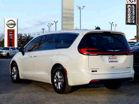 New 2026 Chrysler Pacifica Limited image 6
