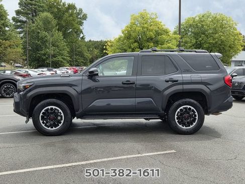 Used 2025 Toyota 4Runner 4WD image 2