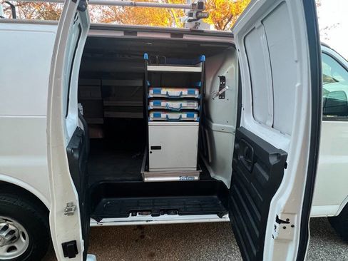 Used 2015 Chevrolet Express 2500 image 17