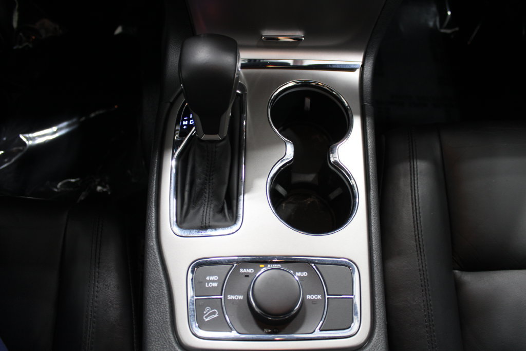 Used 2019 Jeep Grand Cherokee Limited AWD/4WD image 32