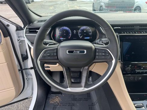 Used 2023 Jeep Grand Cherokee Limited image 12