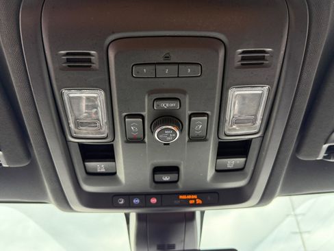Used 2021 Chevrolet Tahoe Z71 w/ Z71 Signature Package AWD/4WD image 37