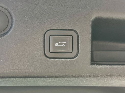 Used 2019 Chevrolet Equinox LT FWD image 28