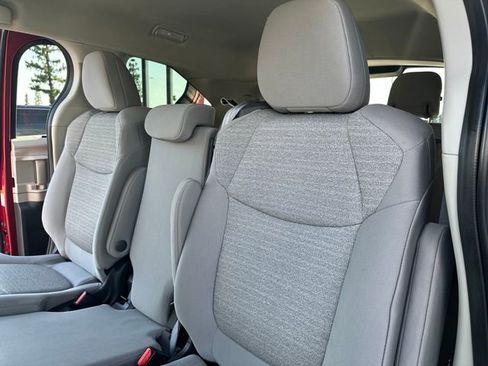 Used 2023 Toyota Sienna LE FWD image 22