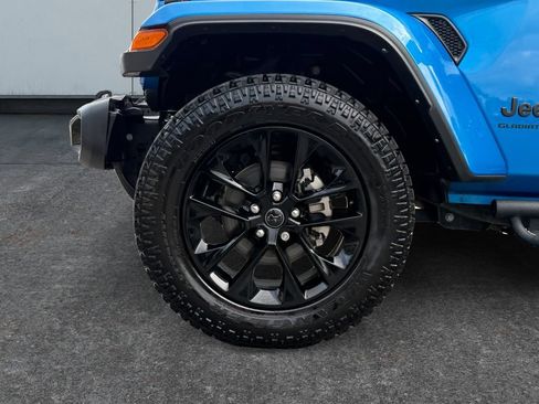 Used 2025 Jeep Gladiator Sport AWD/4WD image 9