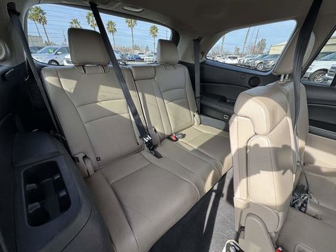 Used 2016 Honda Pilot Touring image 19