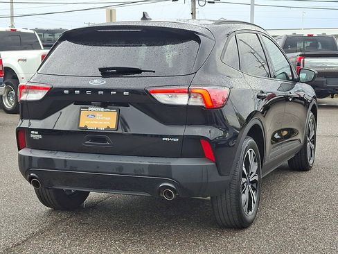 Certified 2022 Ford Escape SE w/ SE Sport Appearance Package image 10