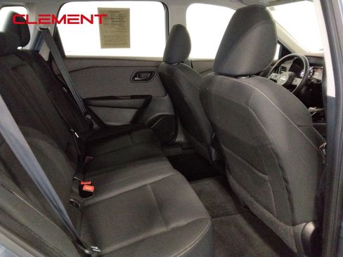 Used 2023 Nissan Rogue S image 37