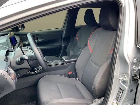 Used 2025 Toyota Prius Plug-In Hybrid image 7