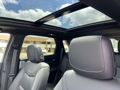 Certified 2025 Cadillac XT5 Premium Luxury w/ Technology Package AWD/4WD image 9