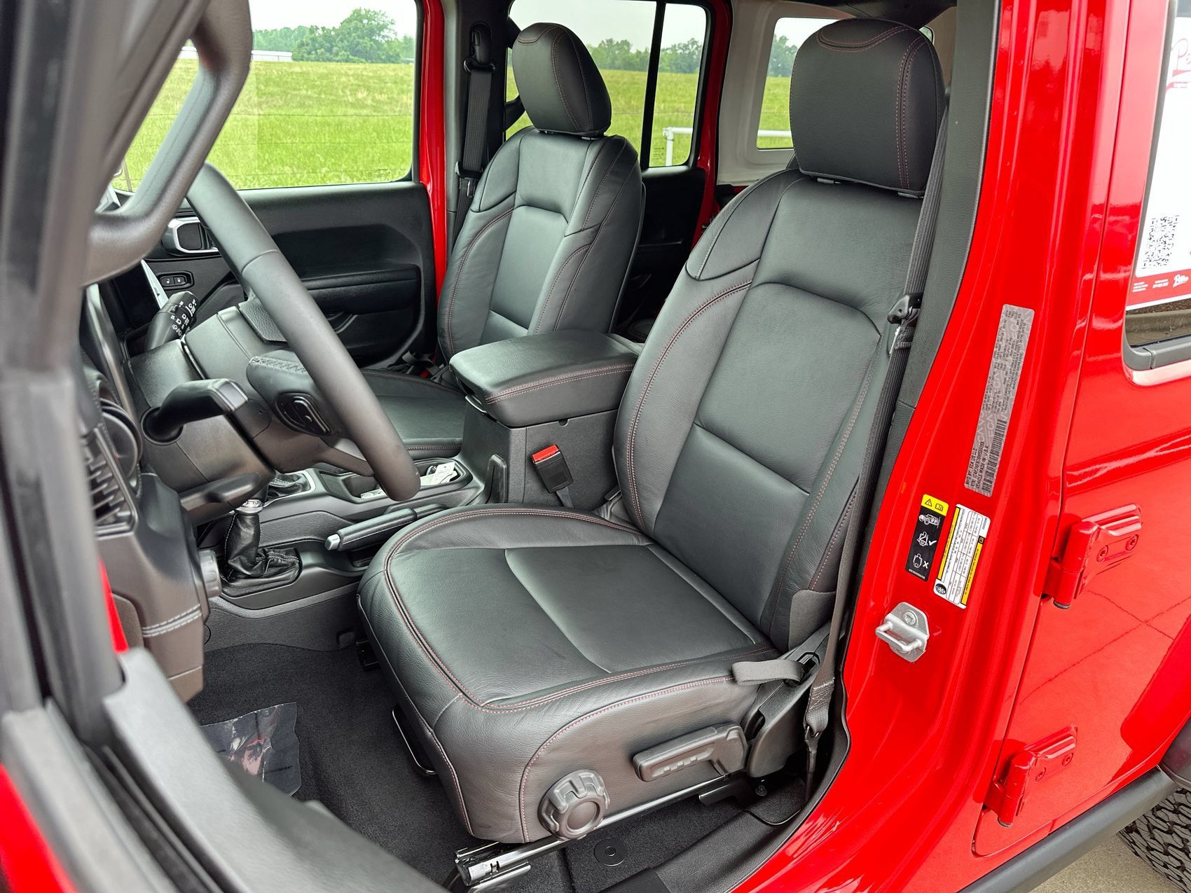 Used 2025 Jeep Wrangler Unlimited Rubicon AWD/4WD image 11