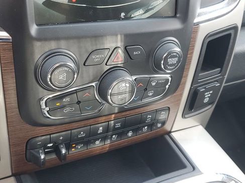 Used 2017 RAM 1500 Laramie w/ Convenience Group AWD/4WD image 32