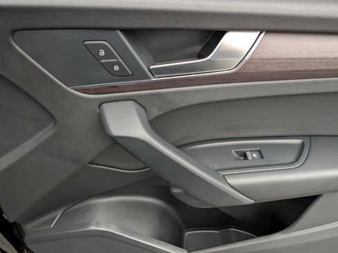 Used 2021 Audi Q5 Premium w/ Convenience Package image 22