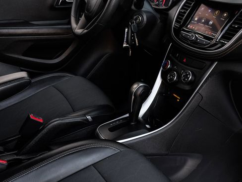 Used 2021 Chevrolet Trax LT image 23