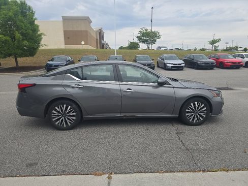 Used 2023 Nissan Altima 2.5 SV FWD image 6